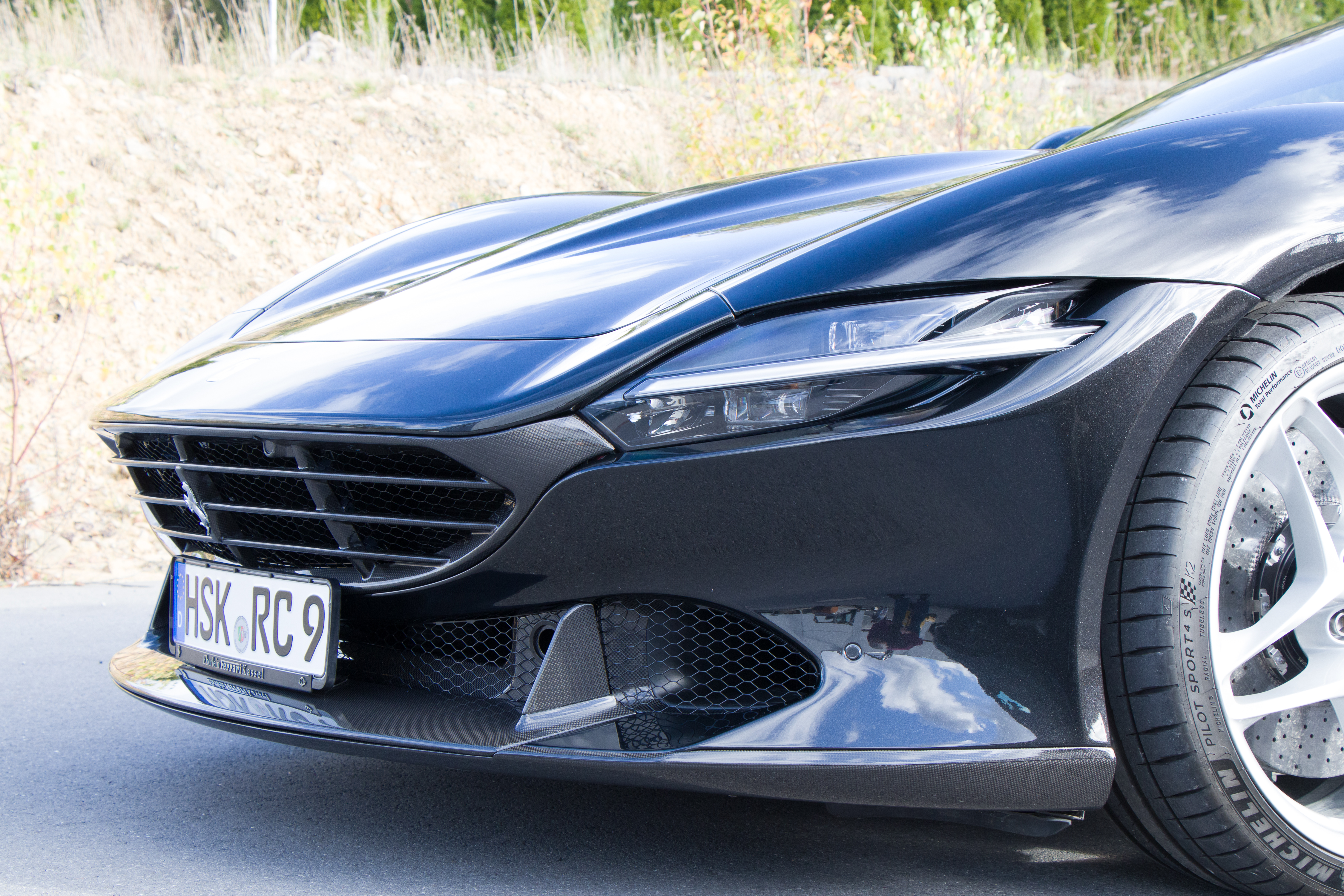Capristo Frontgrill Ferrari Roma Carbon nur für Capristo Stoßstange