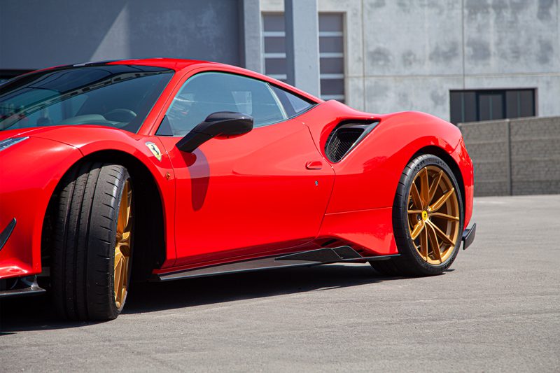 Capristo Seitenschweller Ferrari 488 Pista Sichtcarbon mit Wings glanz