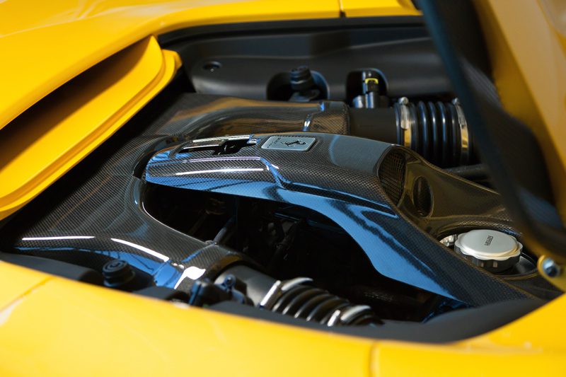 Capristo Airbox-Oberteil & Schlossabdeckung Ferrari 488 GTB/GTS Vollcarbon glanz