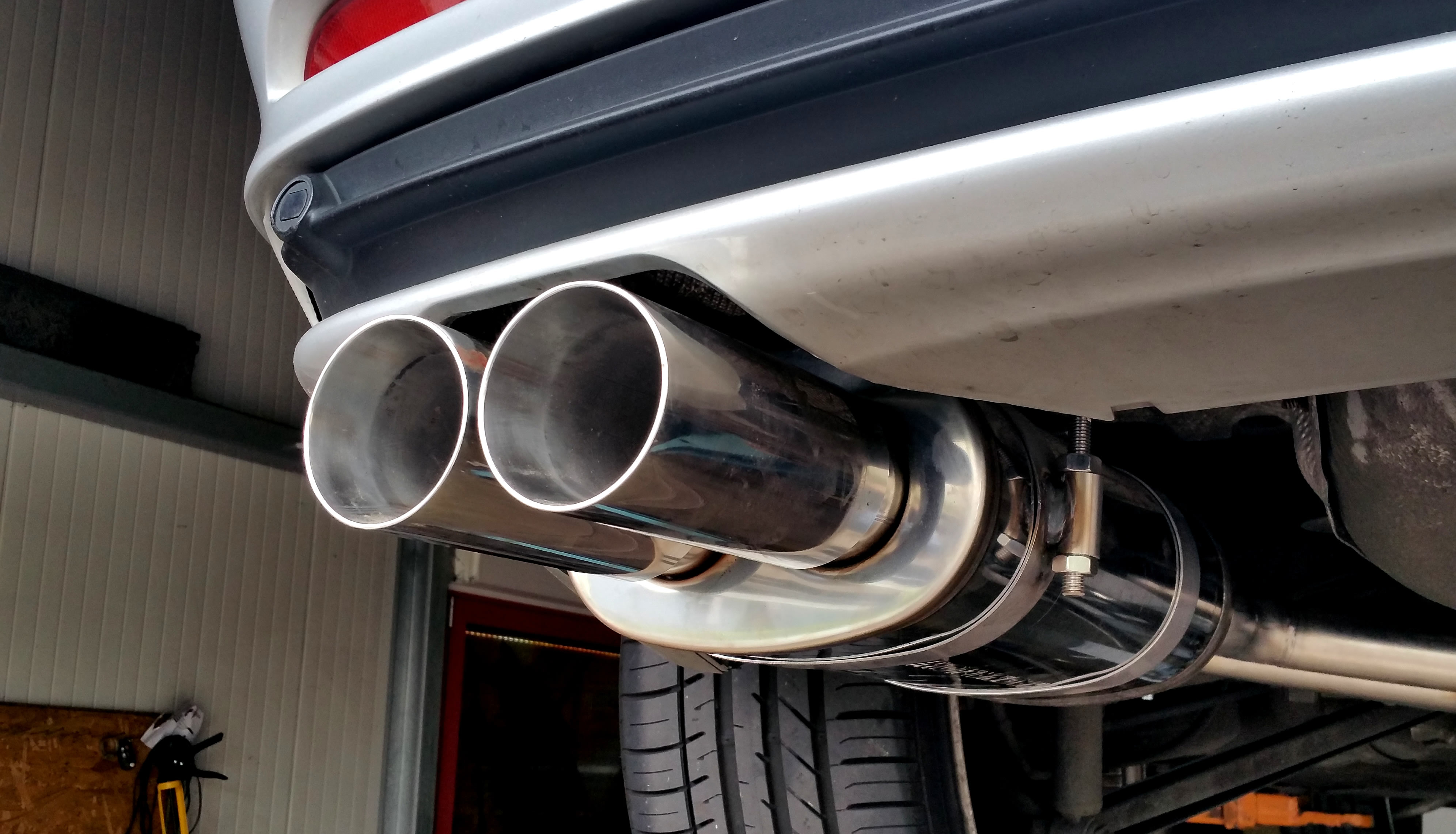 Magnaflow Schalldämpfer für BMW E46 320i 323i 328i