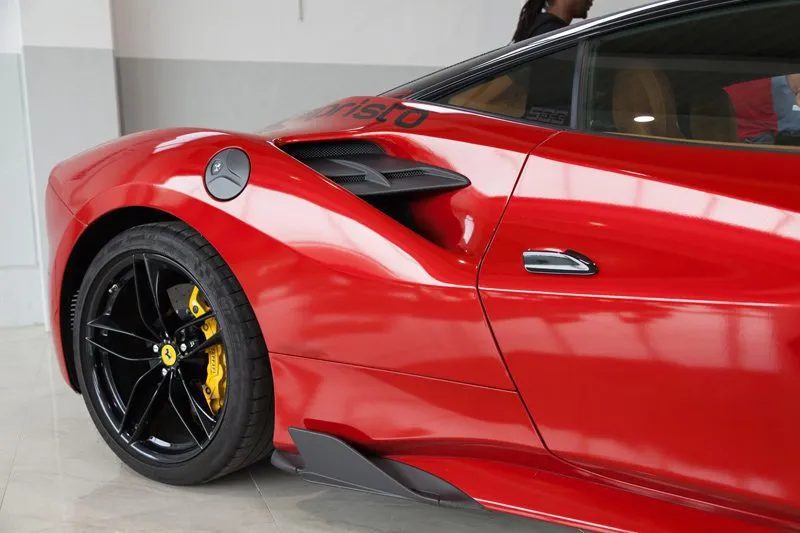 Capristo Carbon Seitenfinnen Ferrari 488 mit Adapter Vollcarbon matt